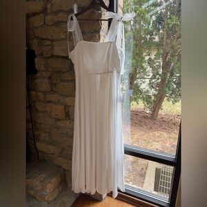 Elegant White Sleeveless Dress